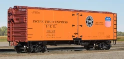 ScaleTrains Kit Classics 1259 40' Steel Reefer SP/UP PFE 67412