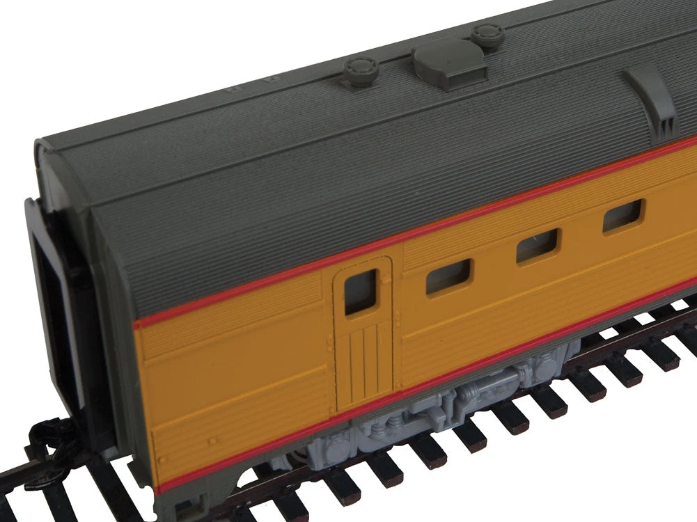 Walthers Mainline 910-30158 HO Scale 85' Budd Diner Union Pacific UP 4 Walthers Mainline 910-30158 HO Scale 85' Budd Diner Union Pacific UP - Image 2